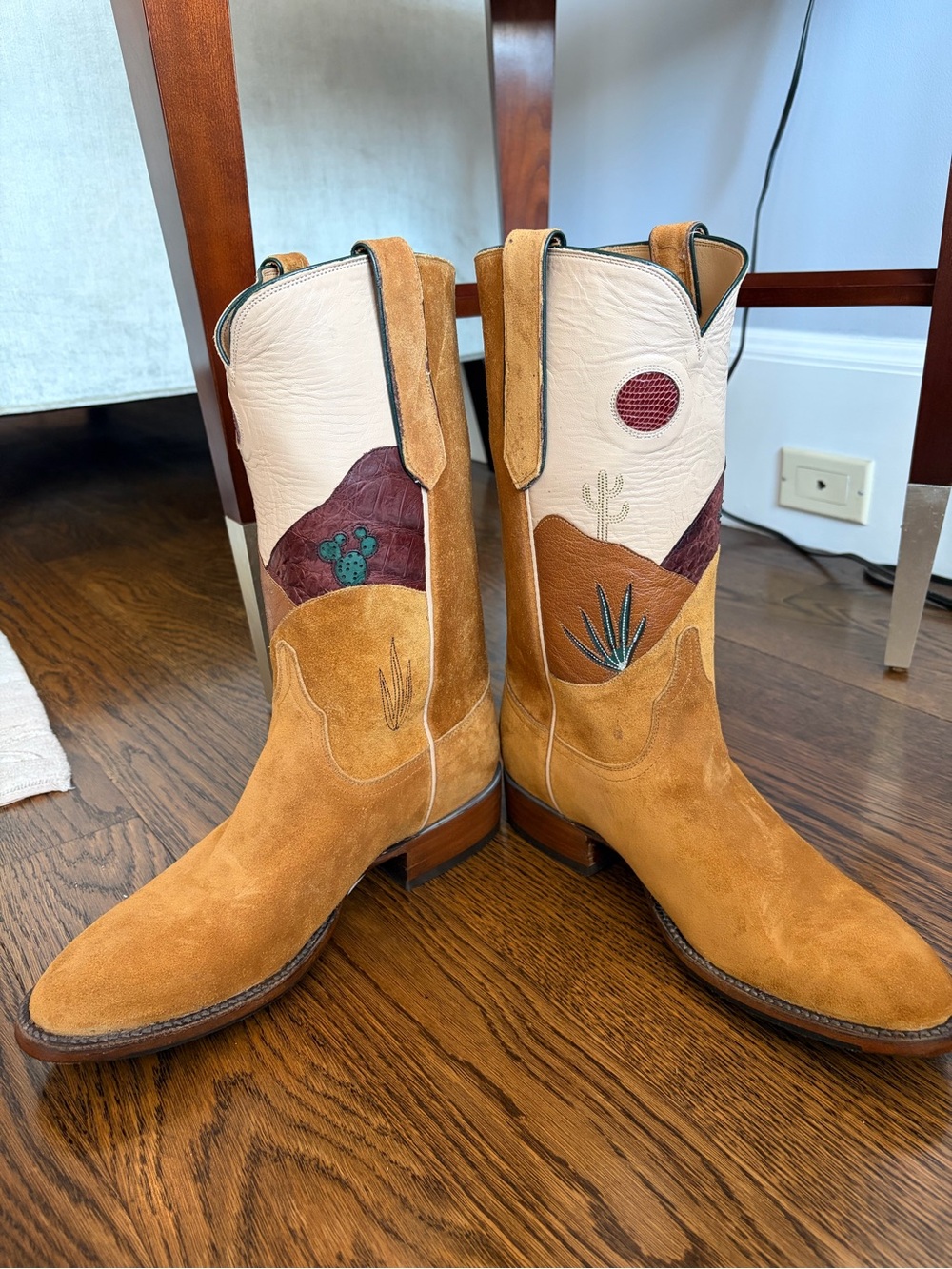 Lucchese Men’s Suede Canyon White Sands Cowboy Boots, size 9.5